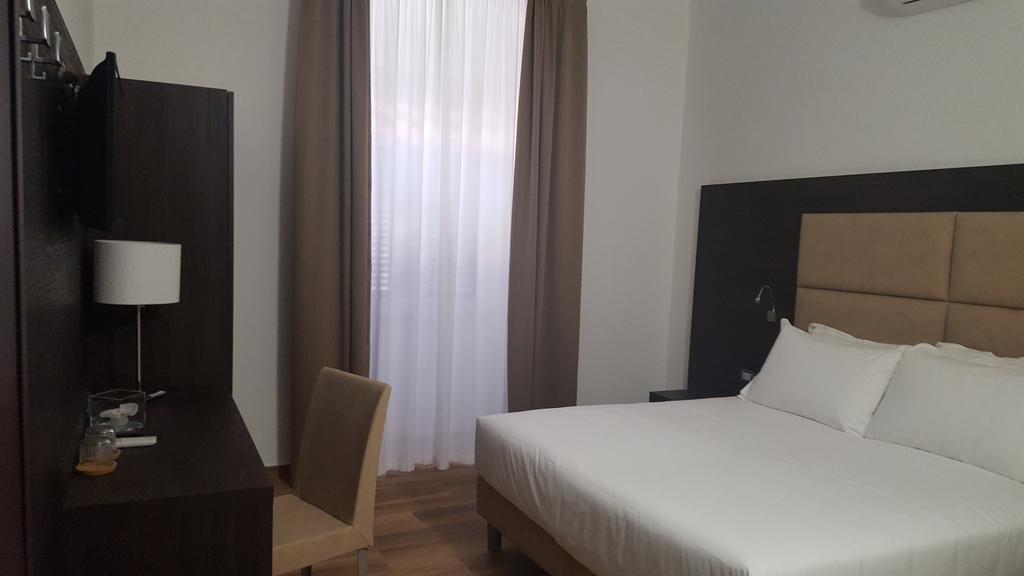 Una Finestra Su Monti Roma Dış mekan fotoğraf
