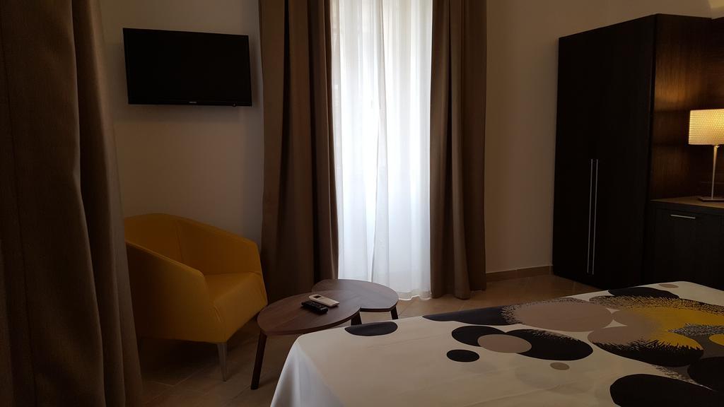 Una Finestra Su Monti Roma Dış mekan fotoğraf